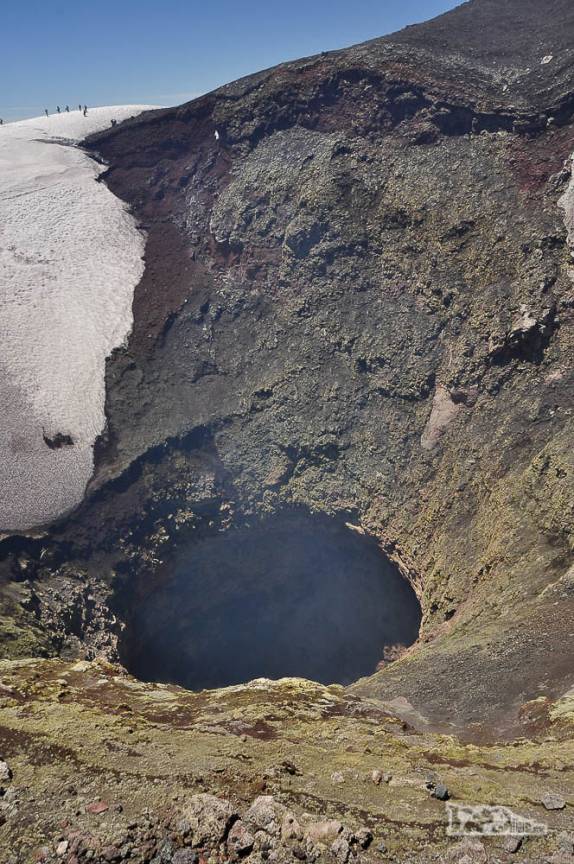 A cratera do vulcão Villarrica, região de Pucón, no sul do Chile. Dessa vez, não conseguimos ver, apenas ouvimos o lago de lava escondido nas profundezas do vulcão